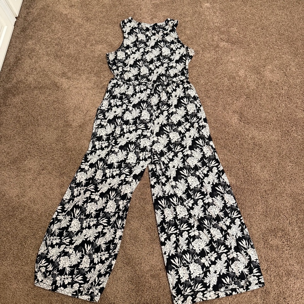 Kaileigh Knit Cropped Jumpsuit, w/ pockets. Women’s Large, Black & White Floral - Picture 7 of 12